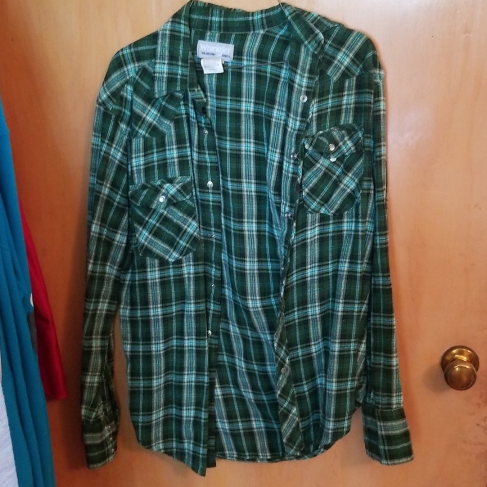 Green plaid Wrangler pearl snap. Size medium.